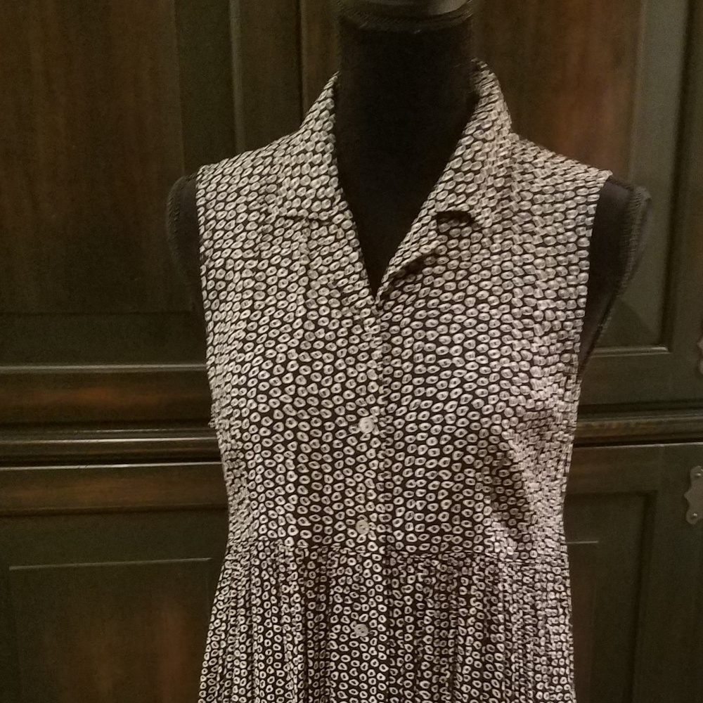 Sleeveless button front dress